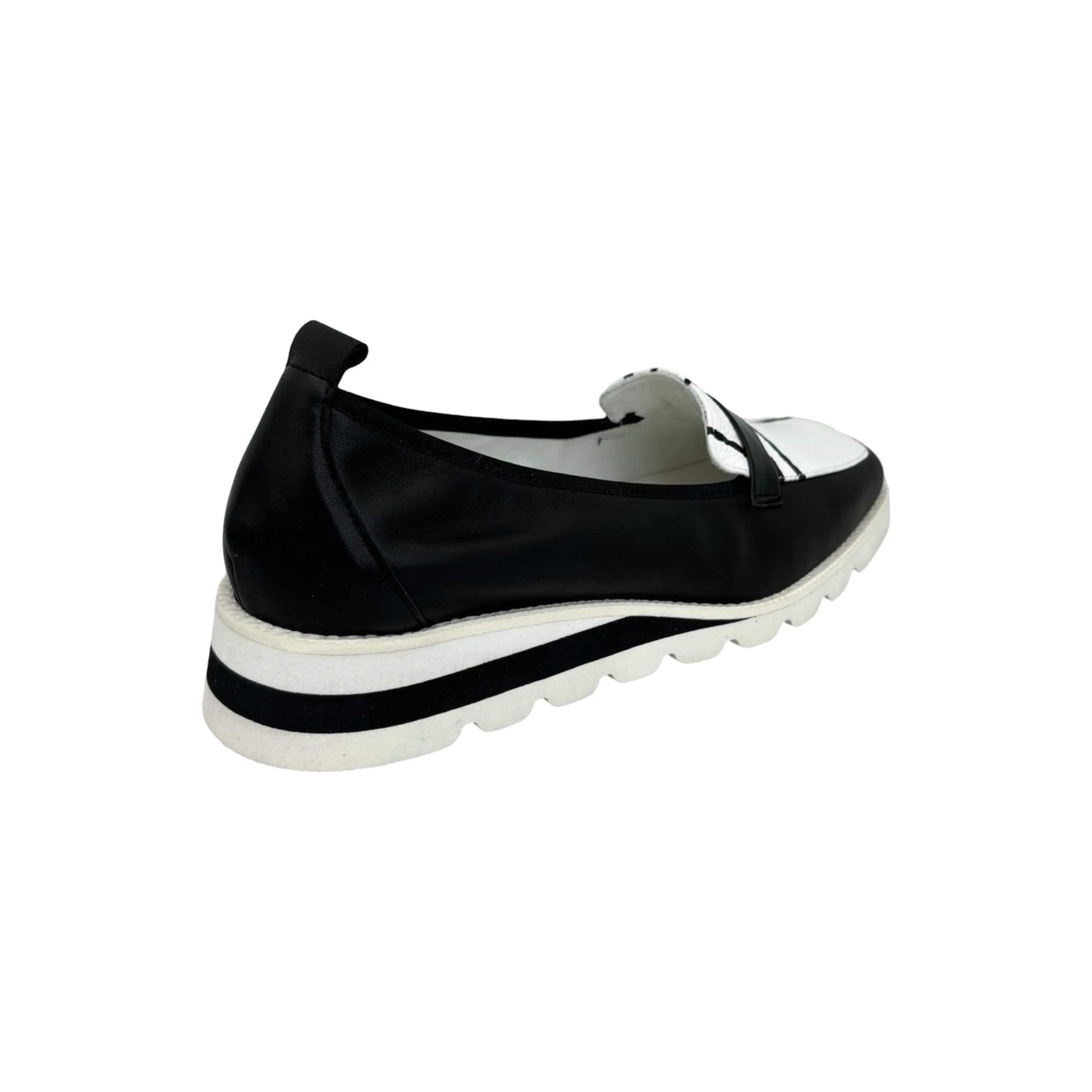 11224 St Tropez B/W Loafer